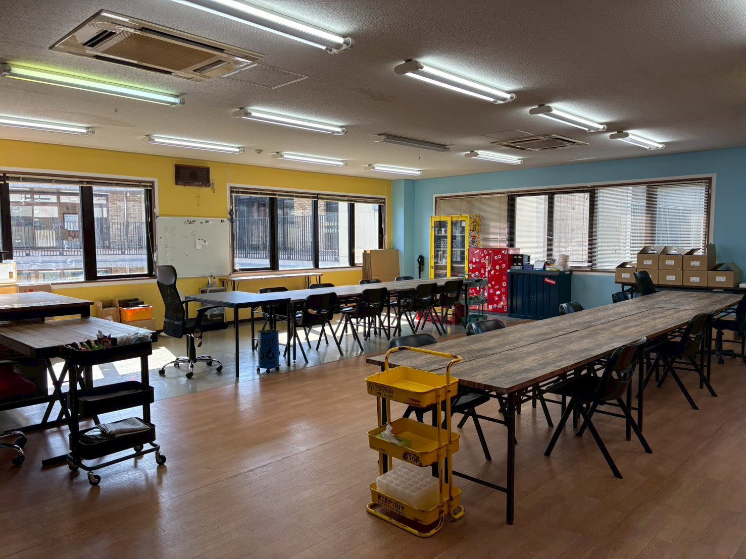 日当たりのよい明るい作業室